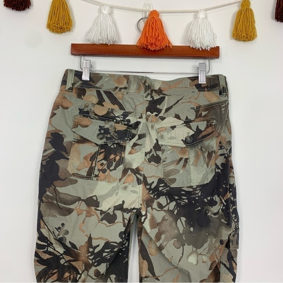 Chico's Printed Poplin Convertible Crop Cargo Pants Size 8 - Picture 8 of 13